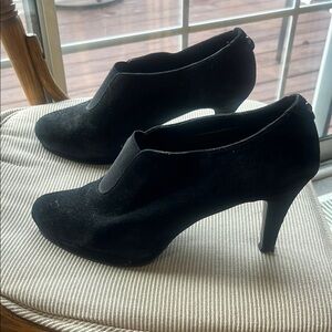 Elegant Black Suede Heeled Shoes